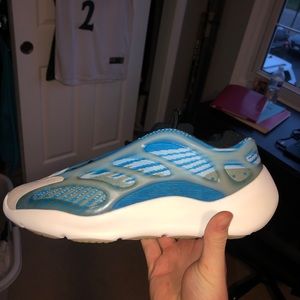 Yeezy 700 v3 Arazeth